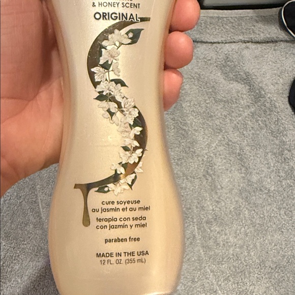 Biosilk Silk Therapy Irresistible Hair Treatment in Gold Bottle - Picture 8 of 8